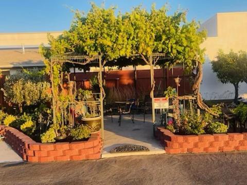 Travel Inn Greenfield Экстерьер фото